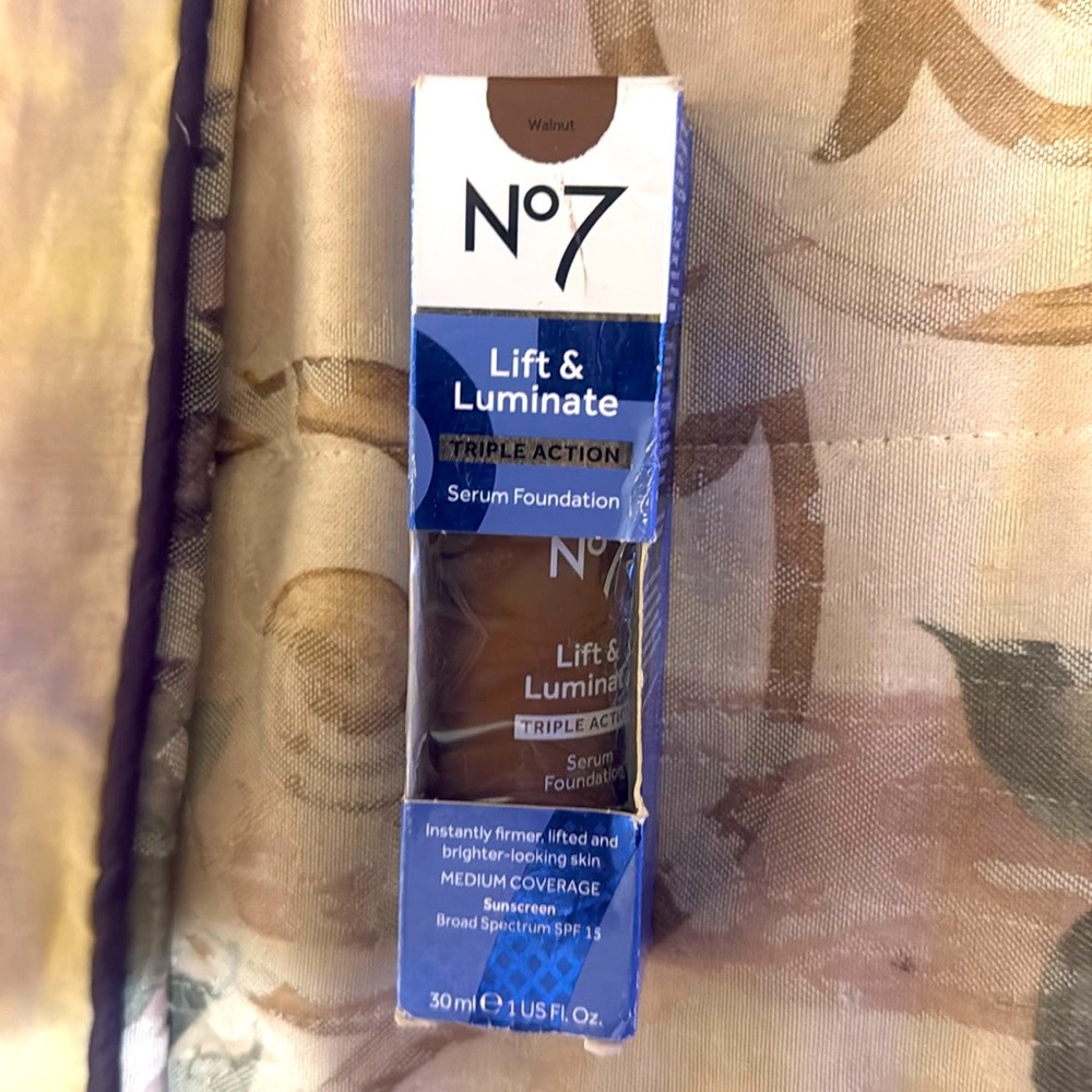 No7 lift&luminate serum foundation
